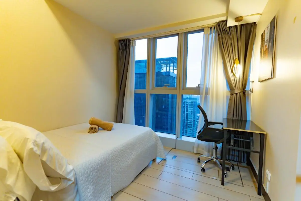 Image 1 of 3BR Modern Uptown Parksuites BGC with bathtub