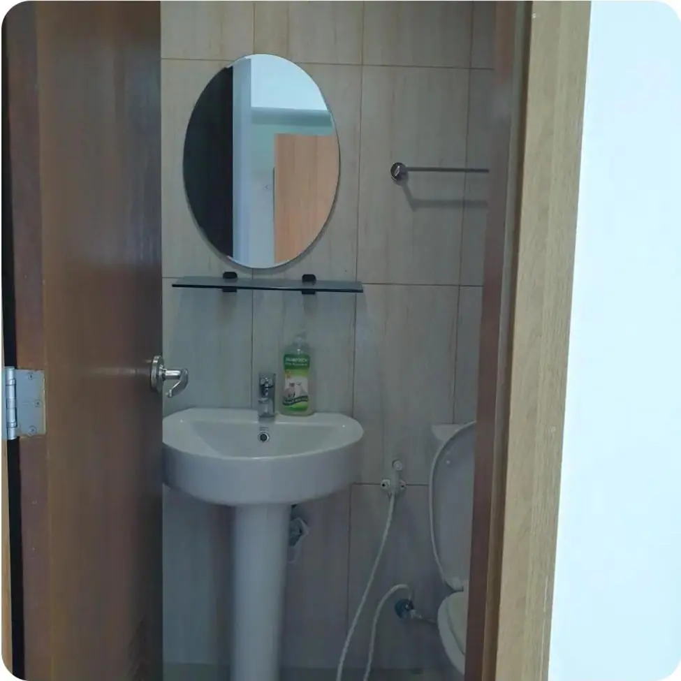 Image 3 of 8 Adriatico Manila Condotel Sea View Corner Unit Near St Lukes Clinic