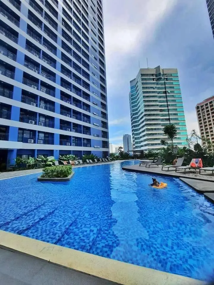 Image 3 of Air Makati -CitySkyline View48th witn balcony