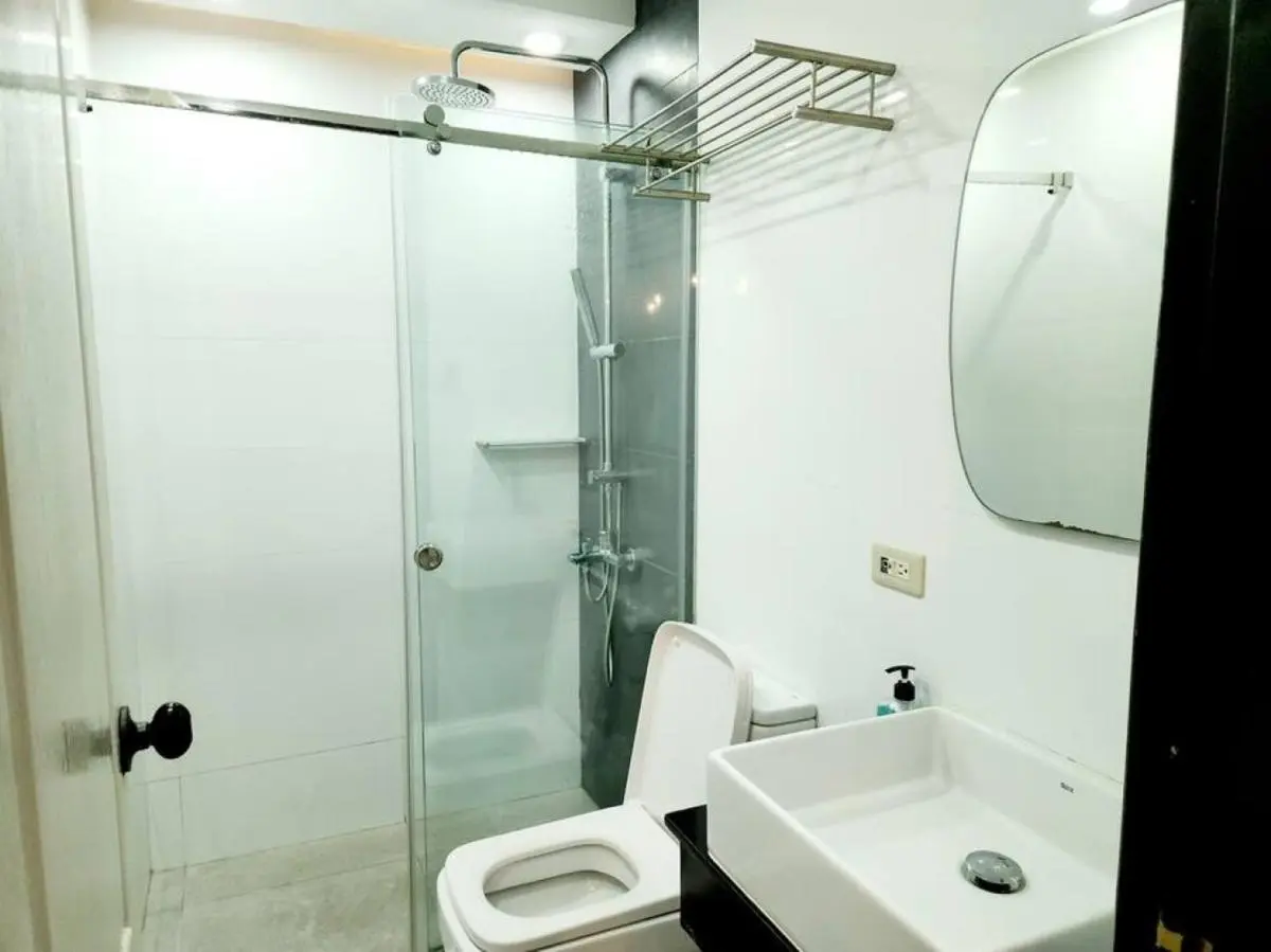 Image 2 of Alpha Grandview Malate Condo 2005