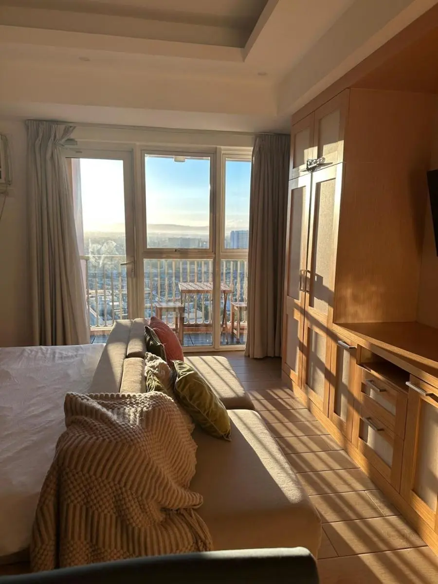 Image 3 of Amazing Sunrise Venice Grand Canal Balcony, Xbox Series X console with Game Pass Ultimate, FREE coffee, Pool, Gym & Sauna, 5 mins to BGC