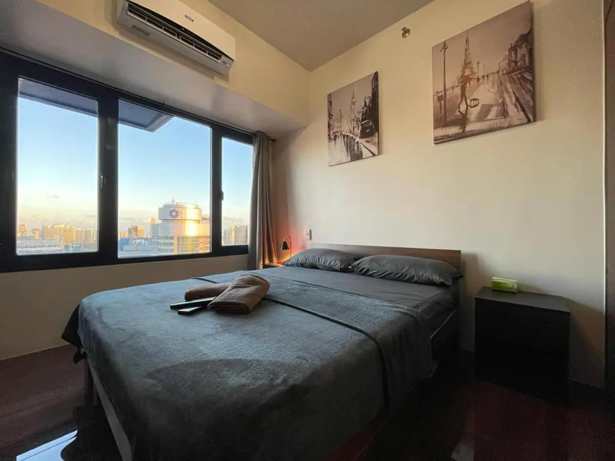 Image 1 of Amazing view Makati Elegant flat 400MB internet