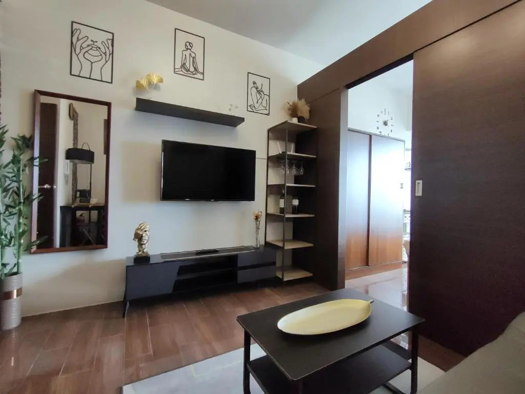 Image of Amazing view Makati Elegant flat 400MB internet