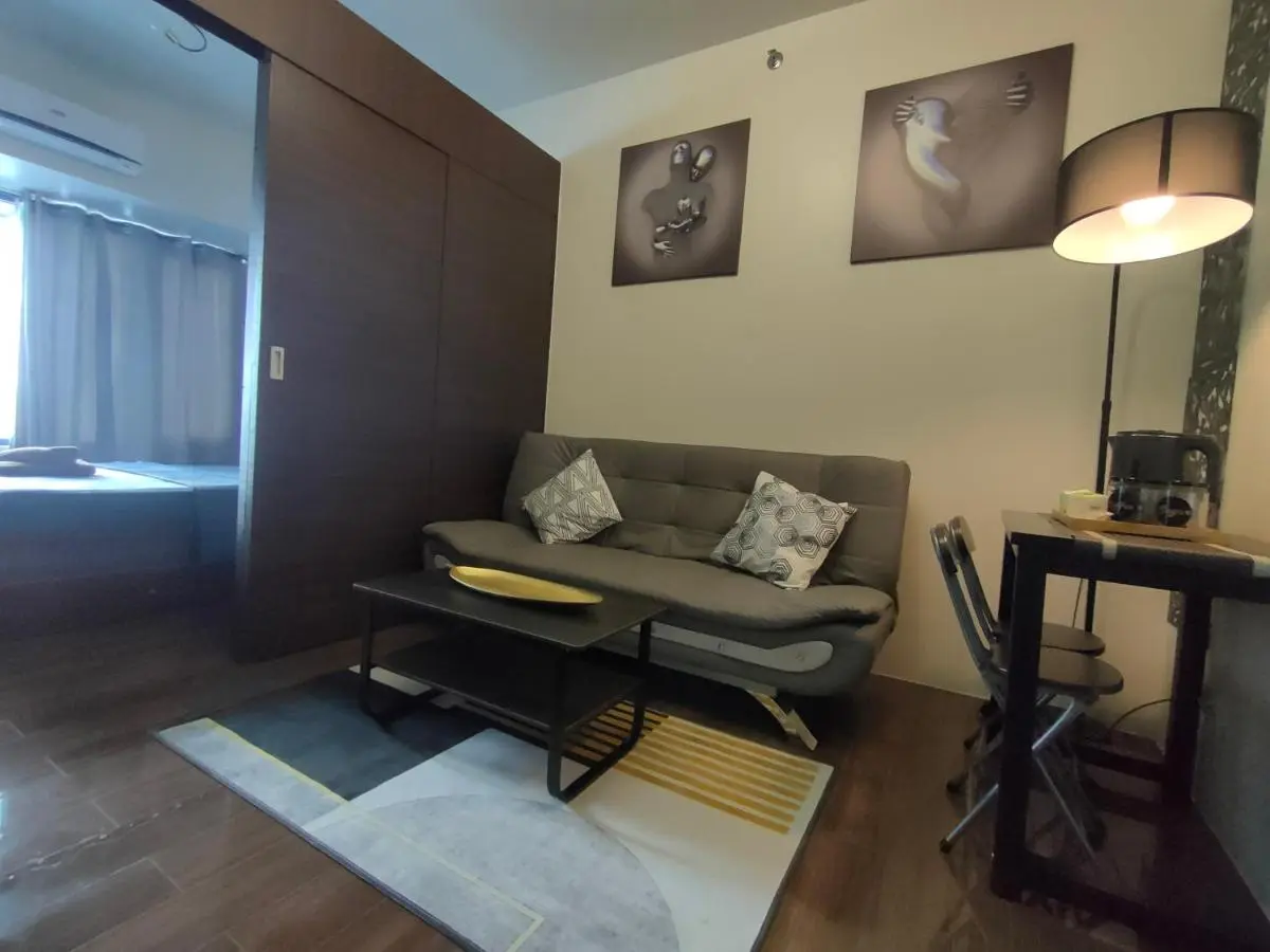 Image 2 of Amazing view Makati Elegant flat 400MB internet