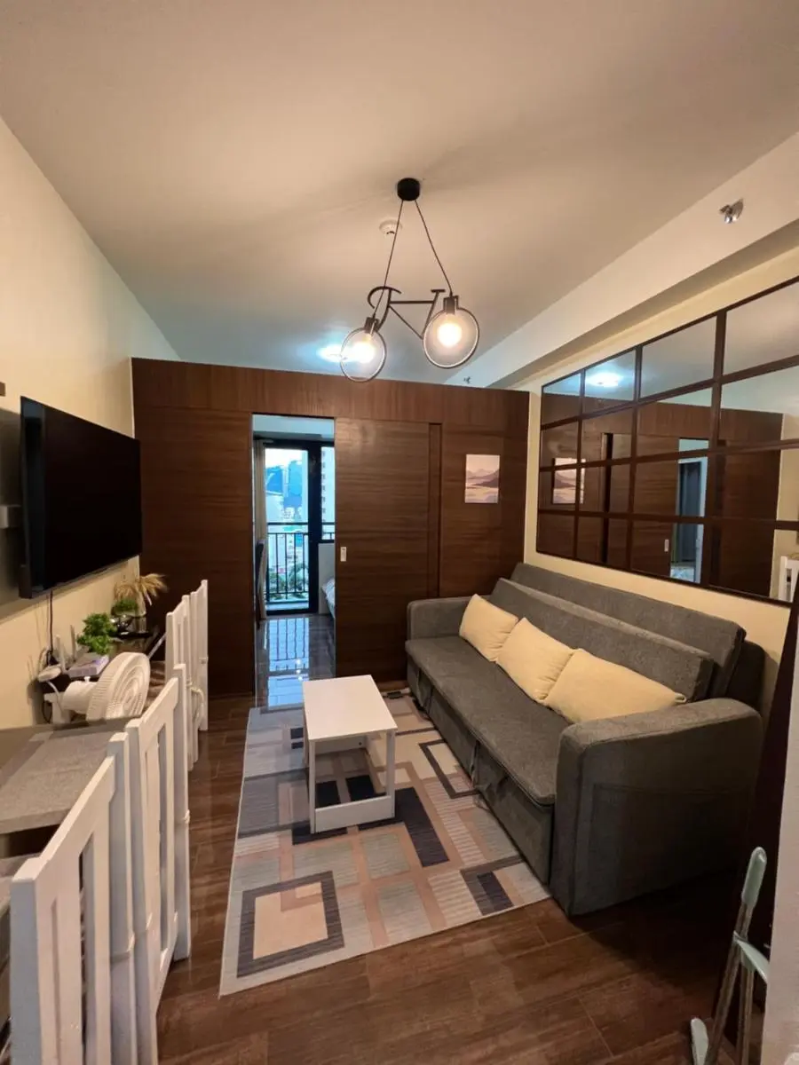 Image 2 of Apartment Condo in Air Residences Makati wifi Netflix Disney, pool & mall
