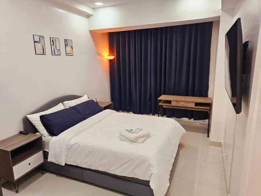 Image 1 of BGC Beautiful Large 1 Bedroom Condo Sleeps 3 Adults