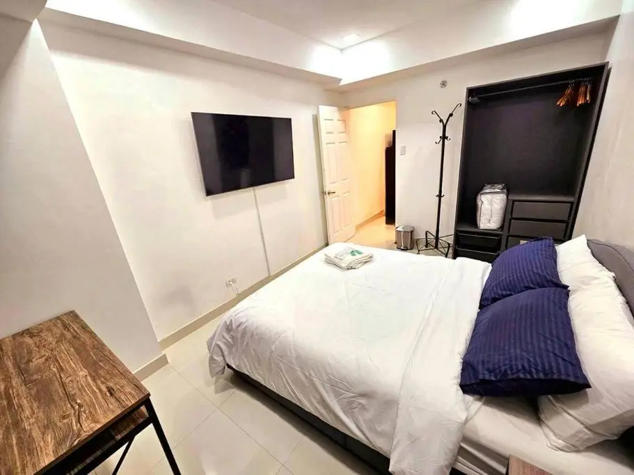 Image 6 of BGC Beautiful Large 1 Bedroom Condo Sleeps 3 Adults