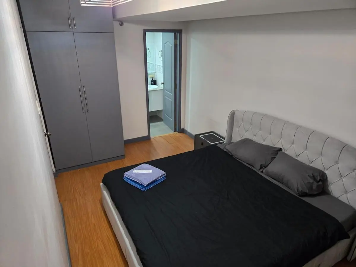 Image 1 of BGC Center Decent 74sqm, 2br, 2baths, 4beds with maid quarter