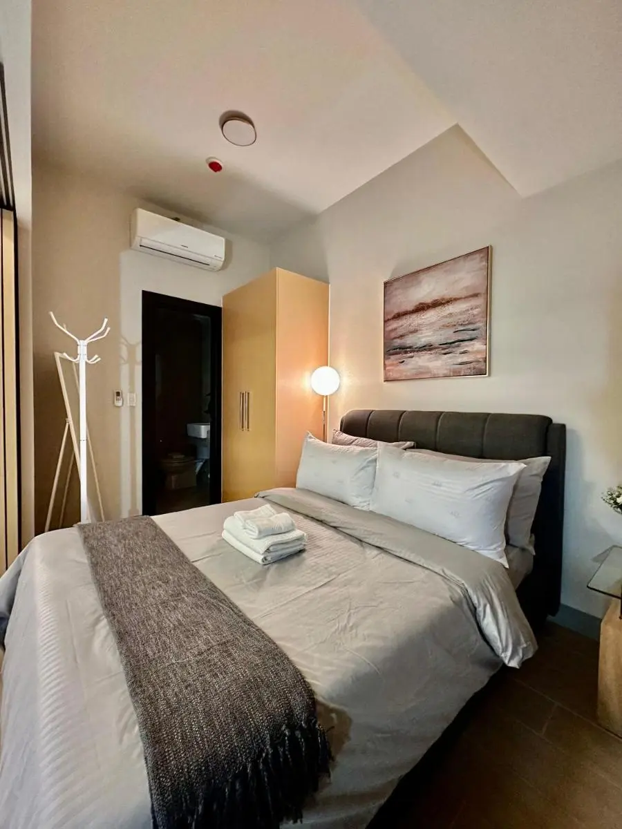 Image 4 of BGC, Uptown Parksuites Tower 2