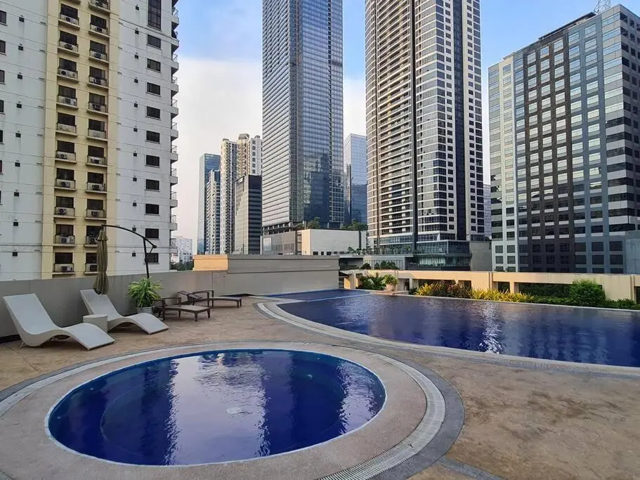 Image 2 of Big 2BR near Burgos Circle, Highstreet, St Lukes – B Parklane T1