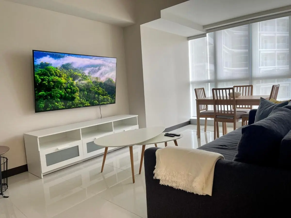 Image 5 of Bright 2-bedroom condo with pool in BGC Uptown