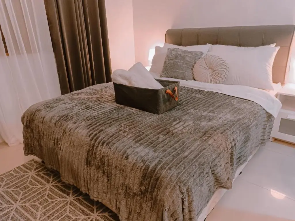 Image of Bright & Airy Studio near Venice Mall with Pool, Gym & Fast WiFi