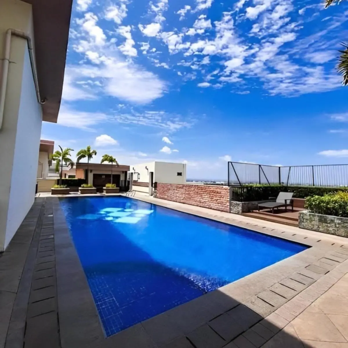 Image 3 of Bright & Airy Studio near Venice Mall with Pool, Gym & Fast WiFi