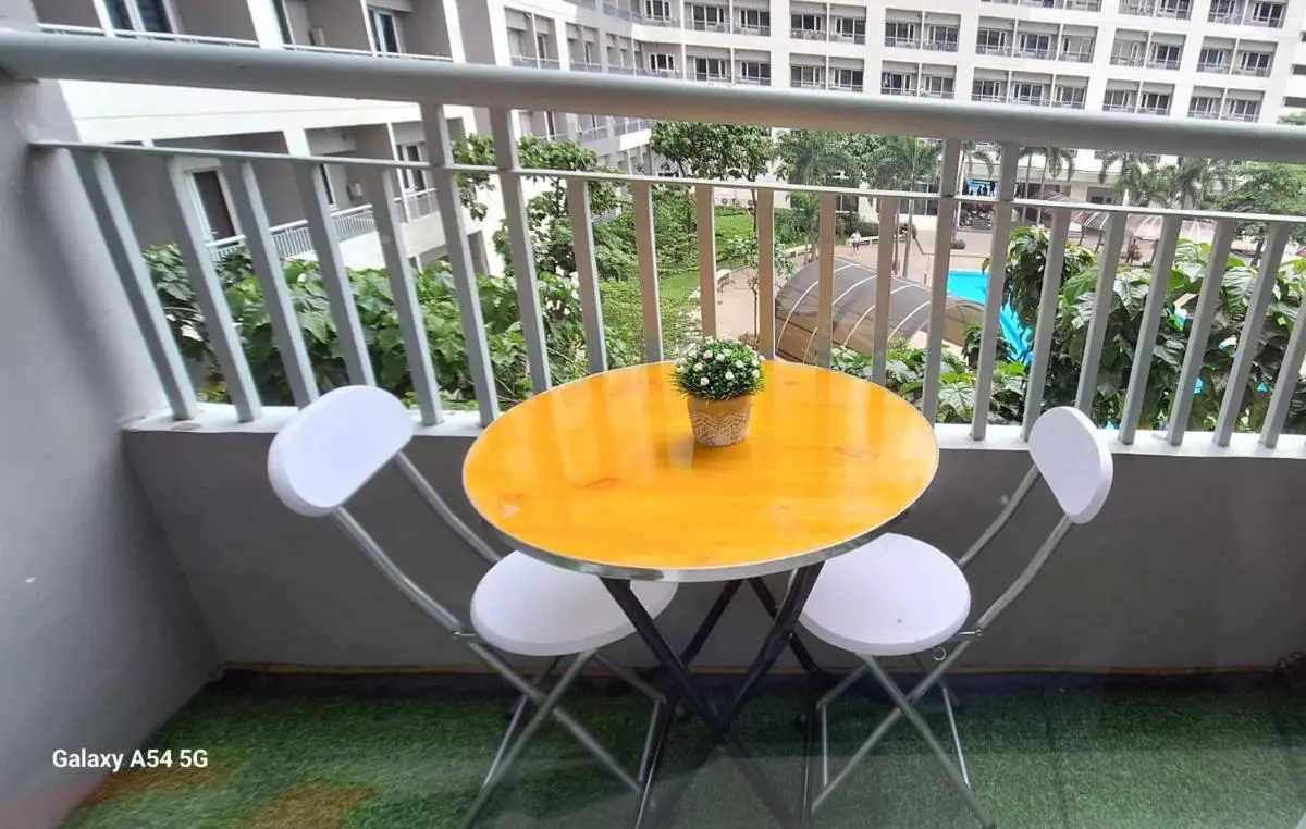 Image 6 of Bright and Cozy 1 Bedroom with Balcony Pool View and WiFi in Grace Residences