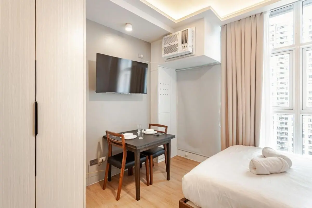 Image 6 of Central Modern Cosy Condo in Makati – The Linear Suite