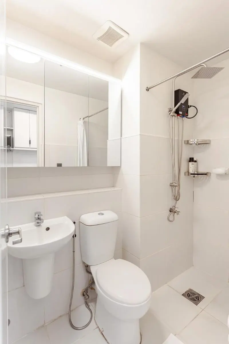 Image 3 of Central Modern Cosy Condo in Makati – The Linear Suite