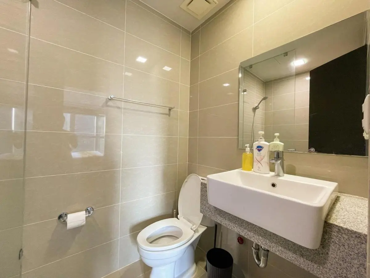 Image 2 of Chic BGC Condo Near Uptown Parade #upt124r