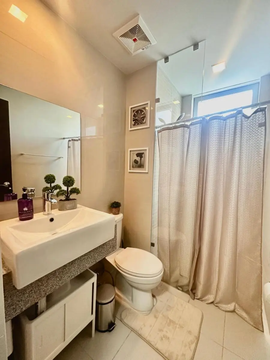 Image 3 of City Lights Apartment in BGC