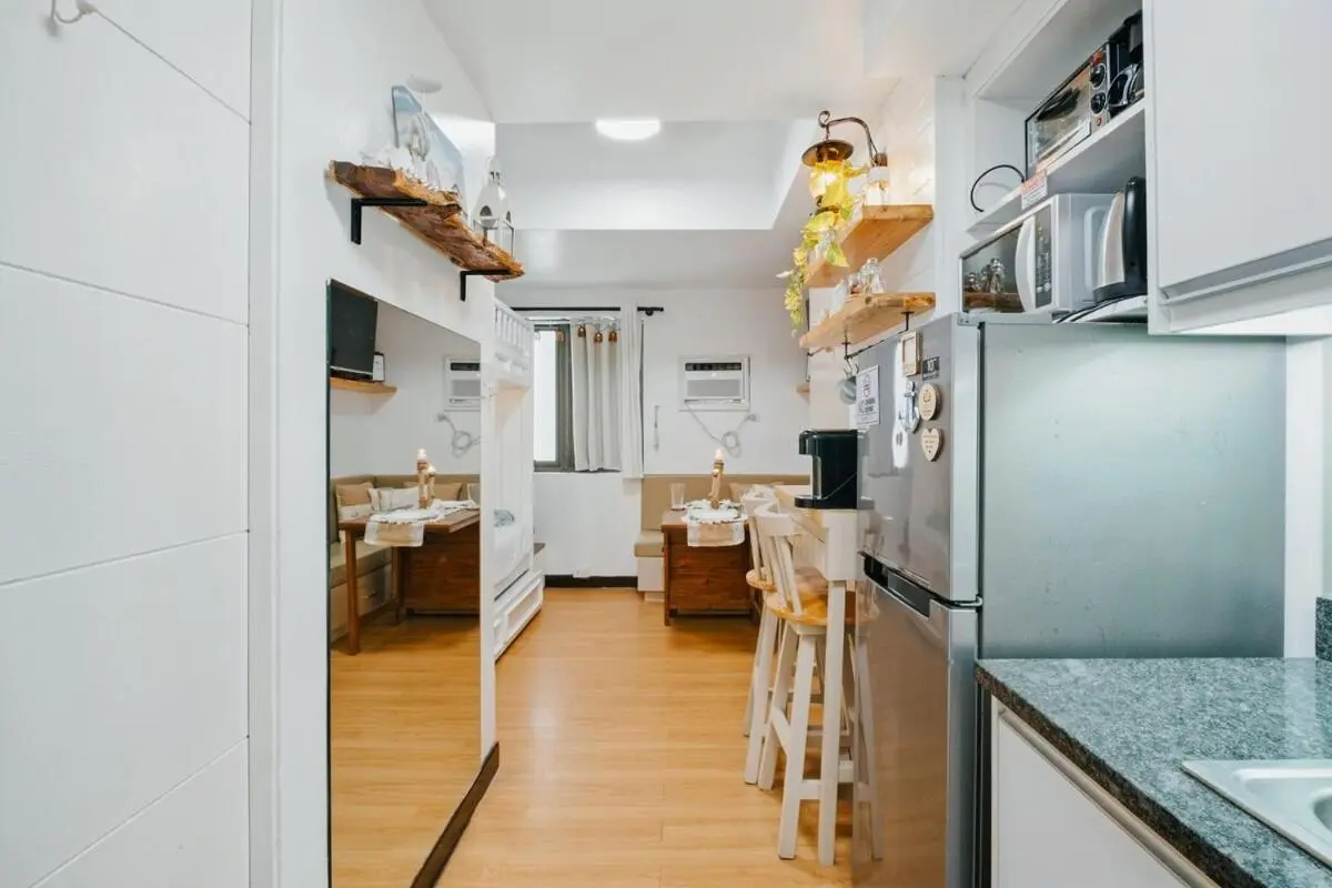 Image 1 of Coastal Studio in KL Tower Serviced Residences, Greenbelt, Makati! Maximum capacity 5 pax!
