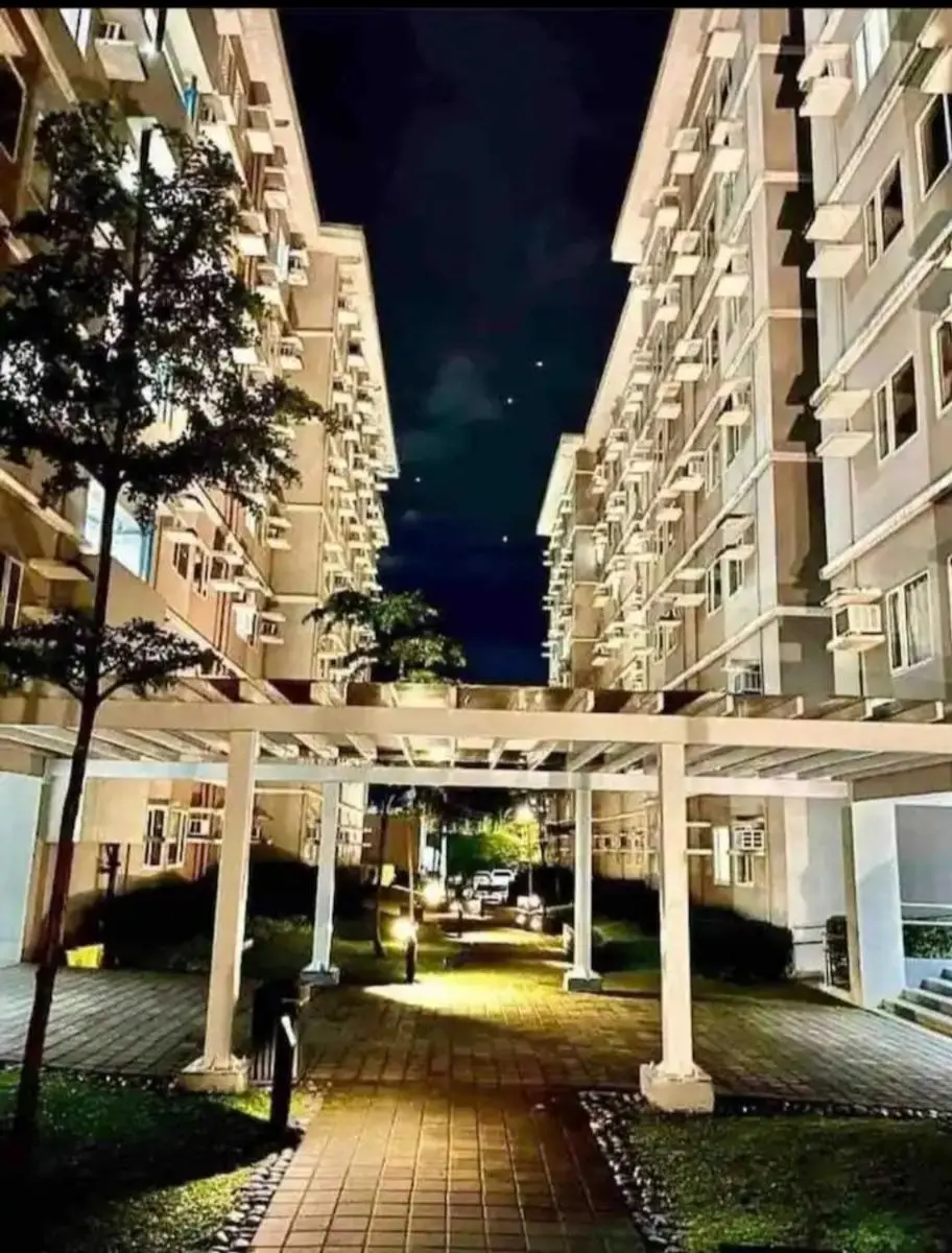 Image 6 of Comfy 1 Bedroom with Netflix & Free Wifi – Trees Residences Condominium