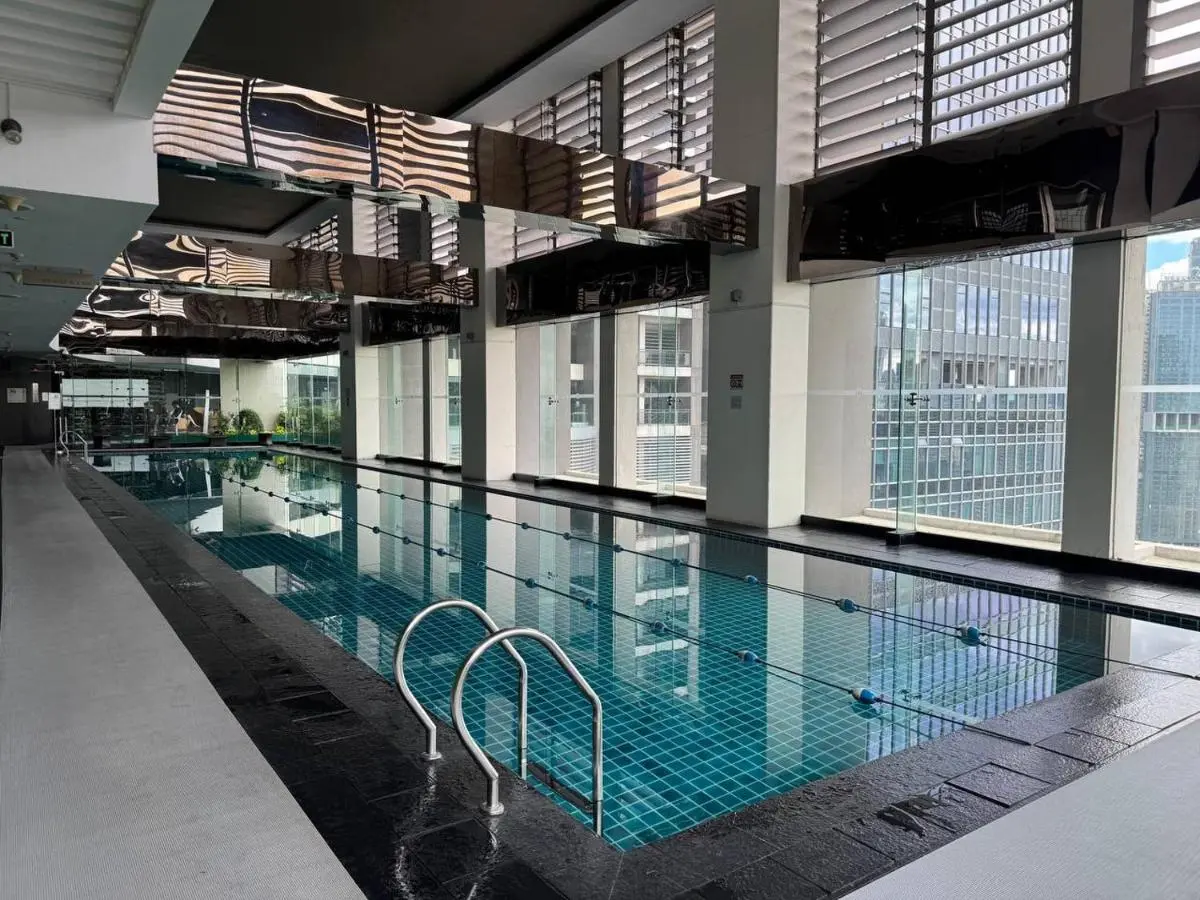 Image 2 of Condo in Makati with Fast WiFi, Free Pool, Netflix and Own Balcony