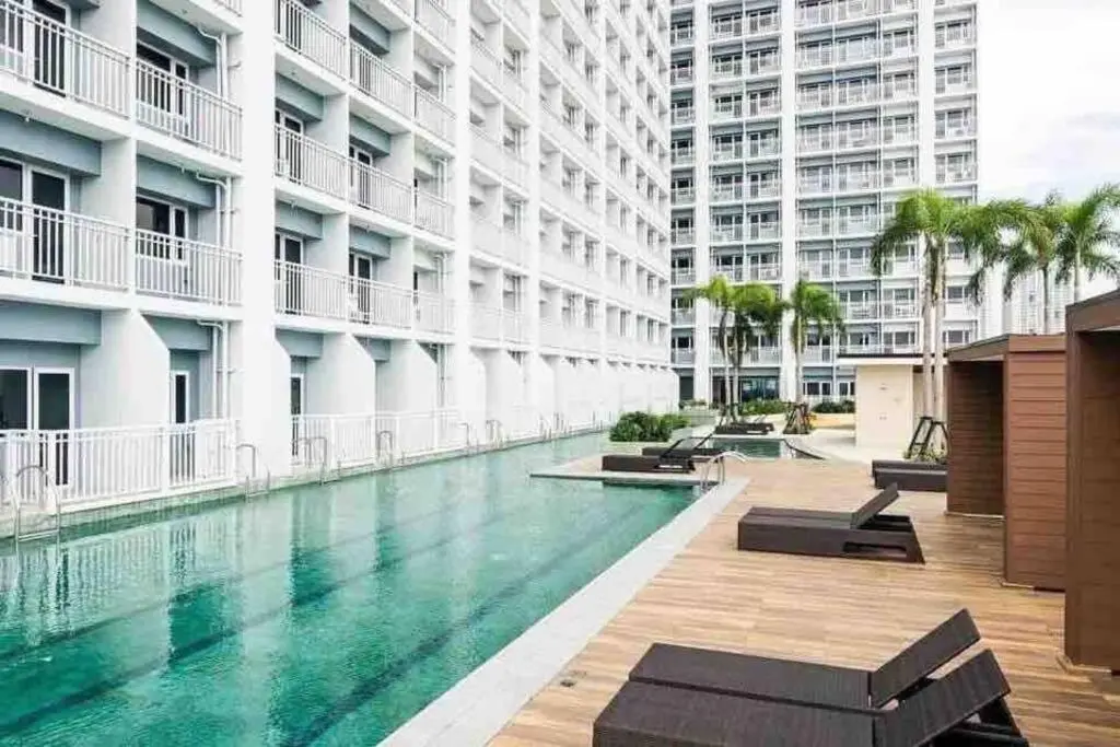 Image 2 of Condo with Bayview in Manila (along Roxas Boulevard)