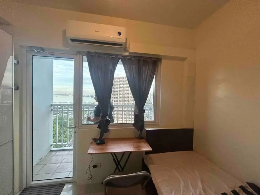Image 1 of Condo with Bayview in Manila (along Roxas Boulevard)