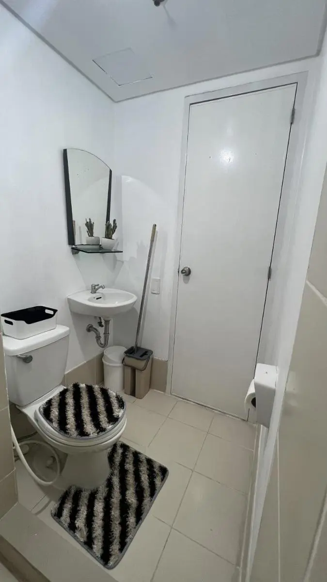 Image 3 of Convenient 2-Bedroom Condo Unit in the Metro