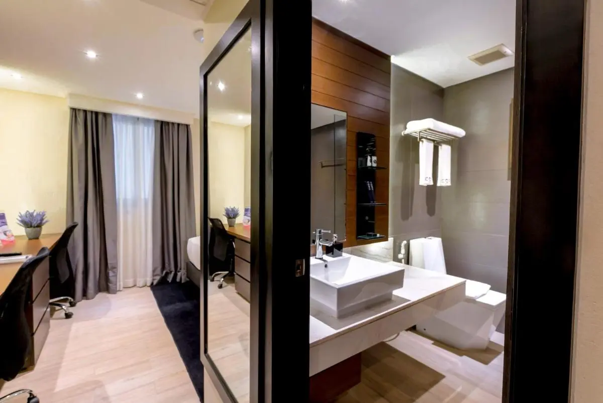 Image 2 of Coro Hotel