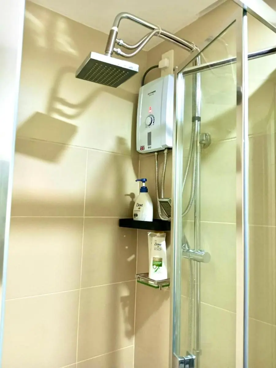 Image 3 of Cozy 1BR w/Wifi&Netflix in FAME near Shaw MRT