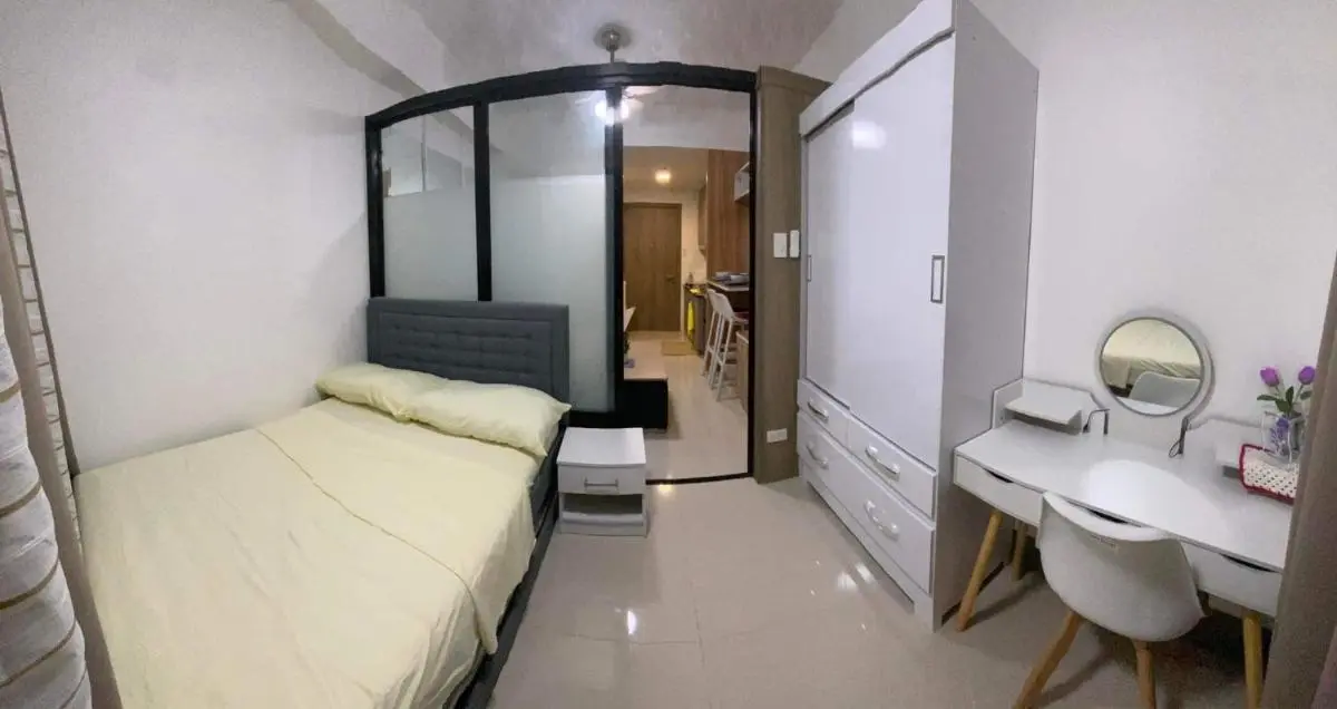 Image 1 of Cozy 1Br with Netflix & Balcony Pool View Condo