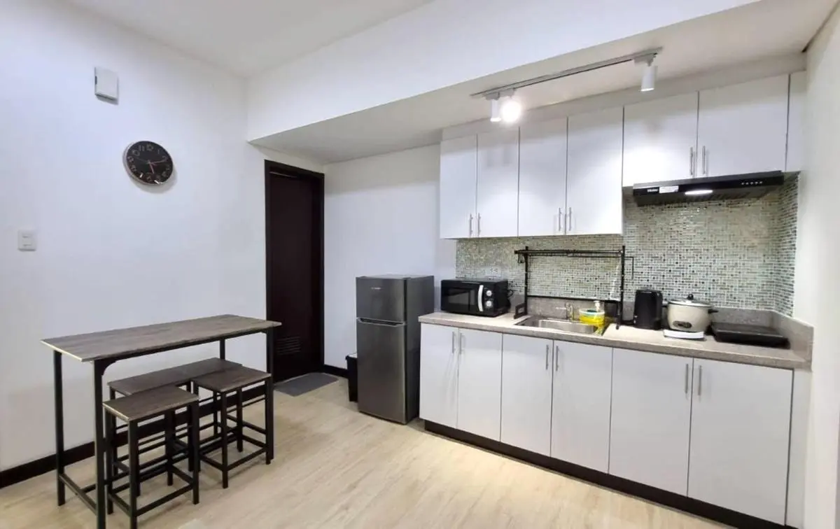 Image 2 of Cozy 1 BR San Lorenzo Place Netflix 4KM NAIA