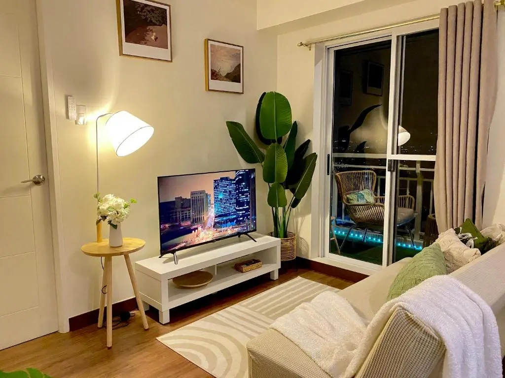 Image of Cozy 1 BR Scandinavian/Tropical Condo with Balcony & Parking