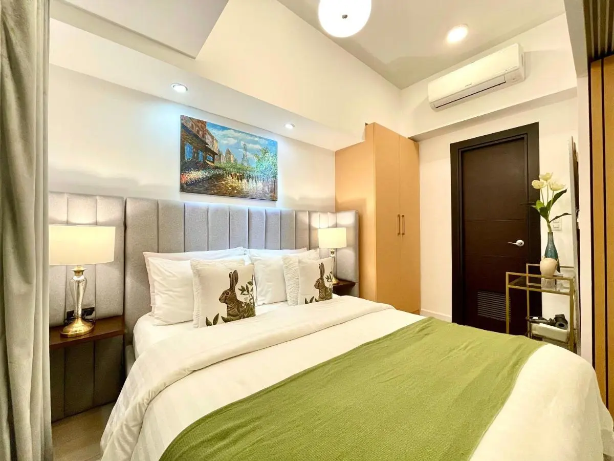 Image 1 of Cozy 1 bedroom condo in Uptown BGC