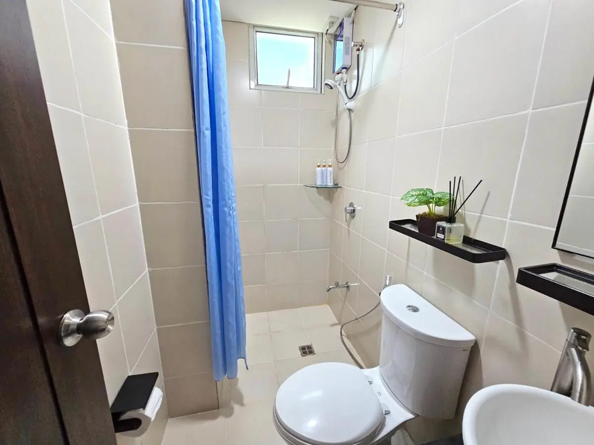 Image 2 of Cozy 2BR 2Bath San Lorenzo Place Netflix 4KM NAIA