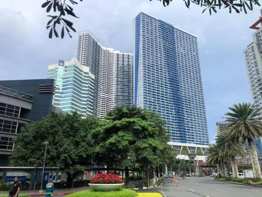 Image 6 of Cozy Condo Apartment in Makati / Manila with mall, restaurants, groceries, pool, netflix, disney+ and more