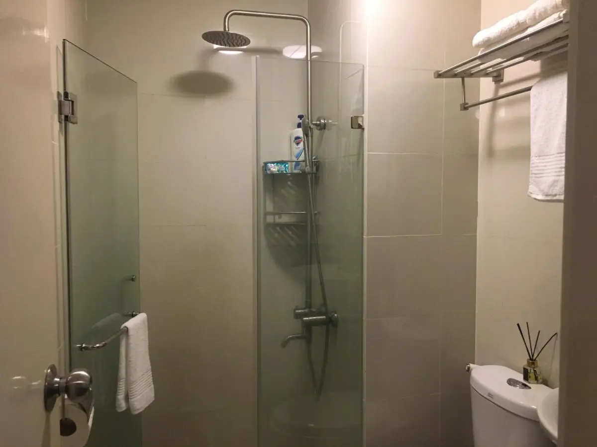 Image 2 of Cozy Condo Near NAIA with WIFI, Pool and Balcony