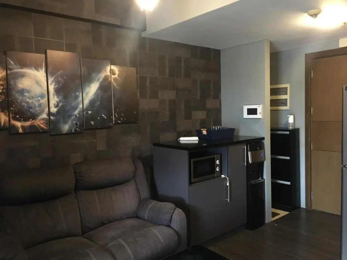 Image 1 of Cozy Condo Near NAIA with WIFI, Pool and Balcony