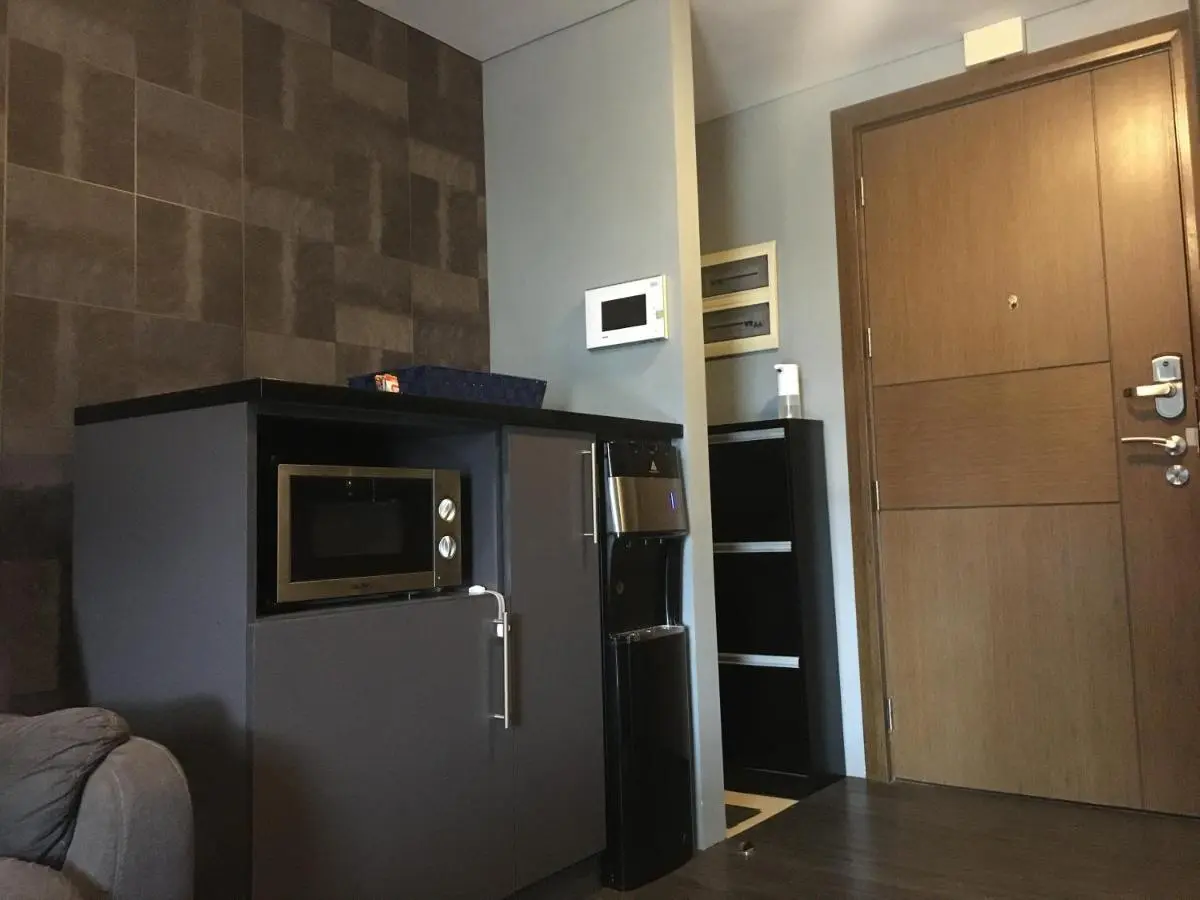 Image 4 of Cozy Condo Near NAIA with WIFI, Pool and Balcony