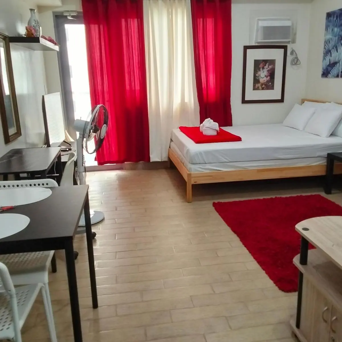 Image 4 of Cozy Gutz Place at 16th