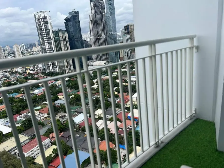 Image 6 of Cozy Makati Condo Getaway with balcony