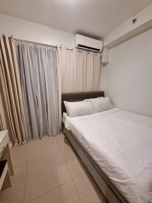 Image 4 of Cozy Shore Residence with balcony near Mall of Asia & airport