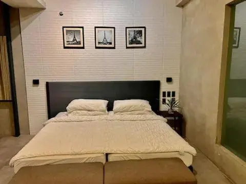 Image 6 of Cozy Spacious Pet Friendly Unit with Netflix Pool Gym