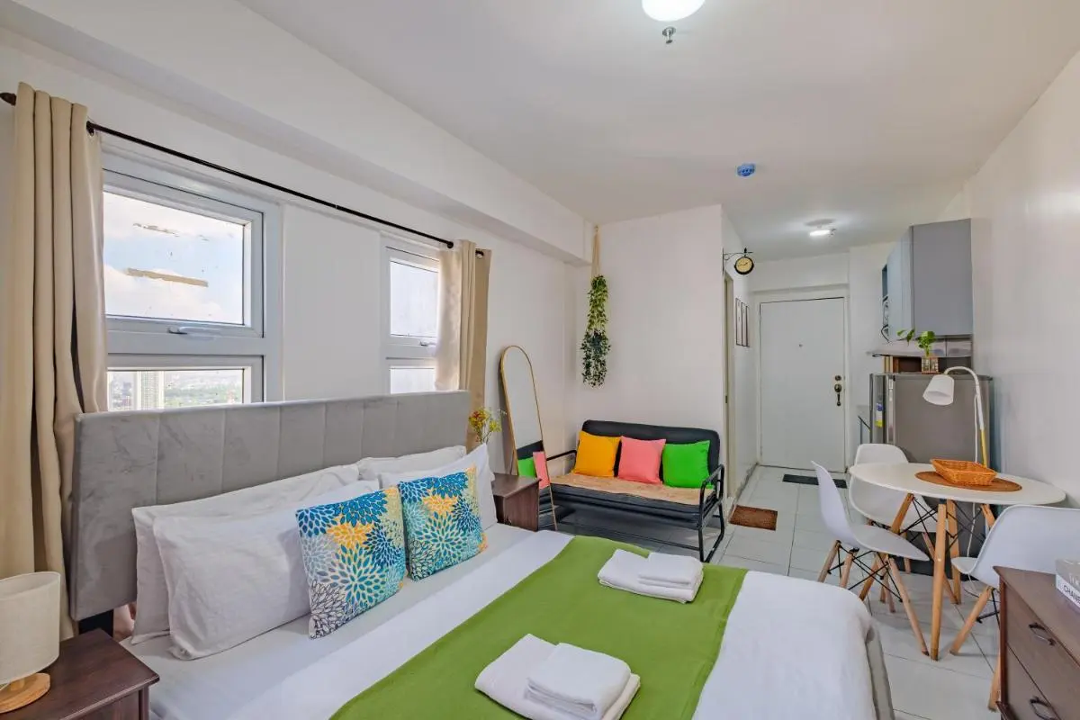Image 2 of Cozy Studio with Balcony Netflix Free Access to POOL and GYM 100mbps