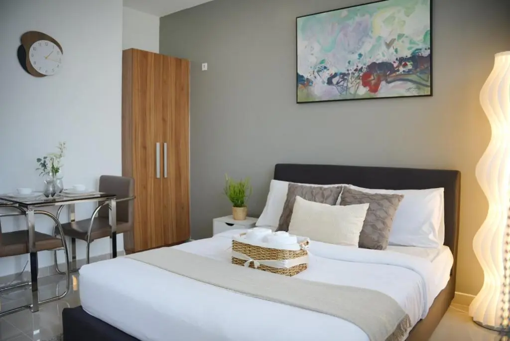 Image of Cozy Studio with City View & Pool Access in Makati