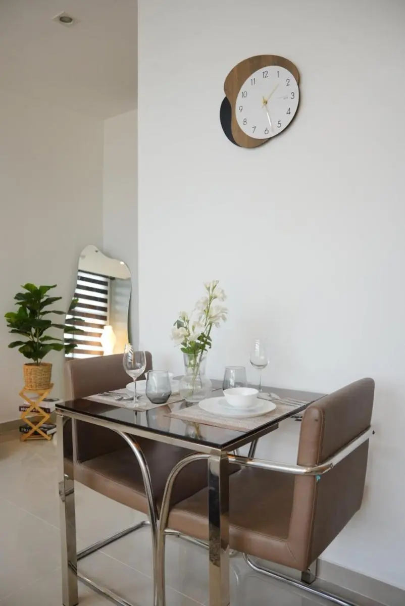 Image 3 of Cozy Studio with City View & Pool Access in Makati