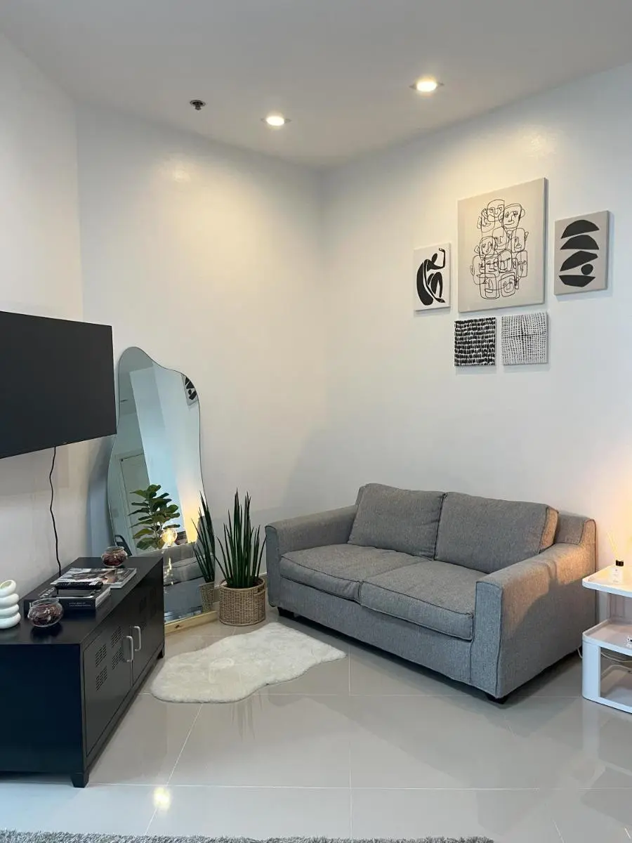 Image 4 of Cozy Studio with City View & Pool Access in Makati