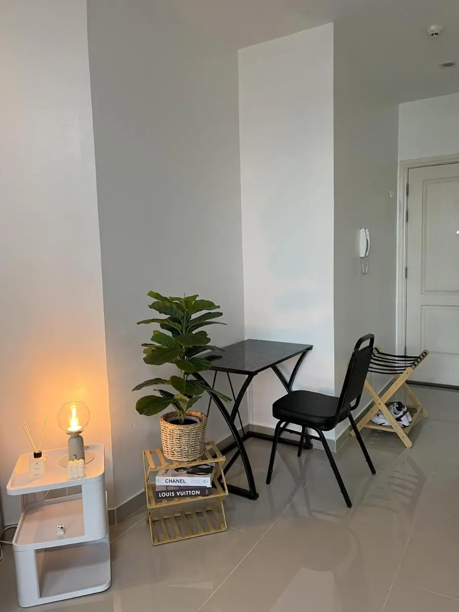 Image 5 of Cozy Studio with City View & Pool Access in Makati