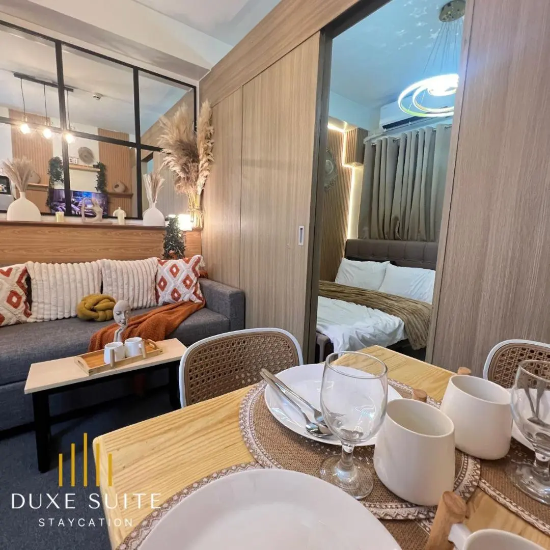 Image 1 of Cozy & Aesthetic walking distance to MOA,near NAIA AIRPORT with NETFLIX,MINIVIDEOKE,BOARDGAMES-DUXE9