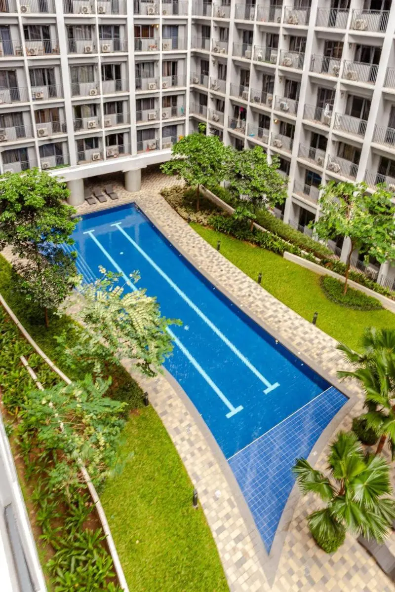 Image 5 of Cozy & Homey 1BR Apartment near MOA facing Pool with Own Parking with Netflix & DisneyPlus & up to 200mbps Wifi